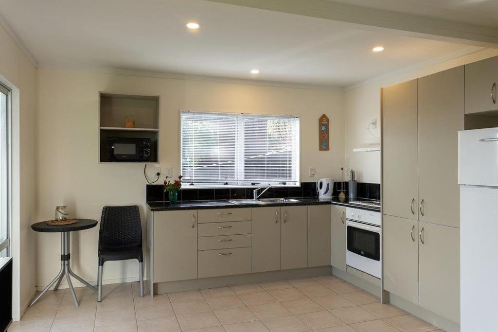 Doubtless Bay Retreat Apartment Coopers Beach Bagian luar foto